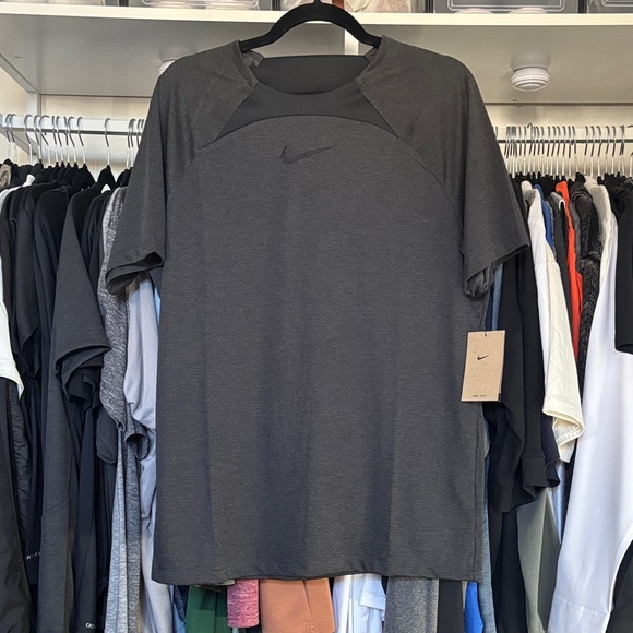Nike Men's Charcoal Short Sleeve Tee - Picture 1 of 5